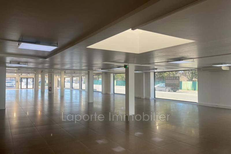 Local commercial - 670 m²