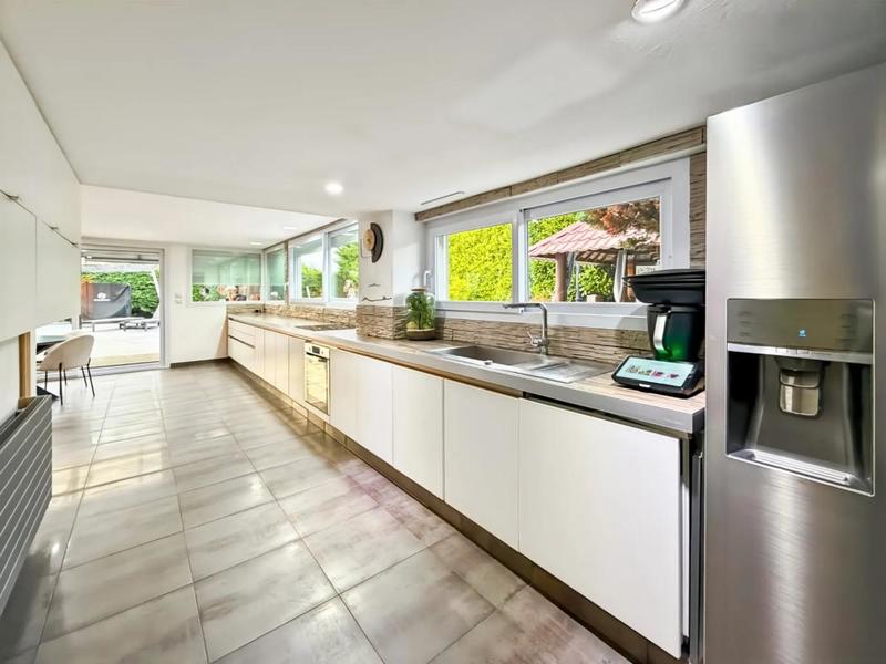 Maison - 230 m² - 6 pièces