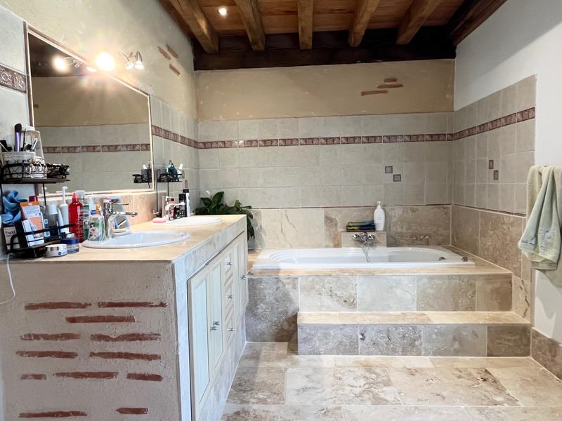 Maison - 261 m² - 7 pièces