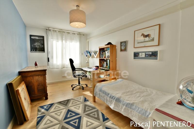 Appartement - 99 m² - 4 pièces