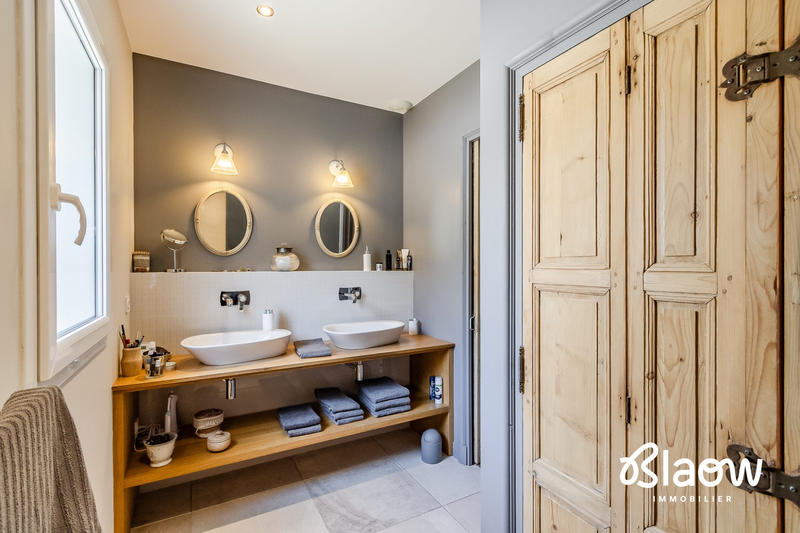 Maison contemporaine - 253 m² - 7 pièces