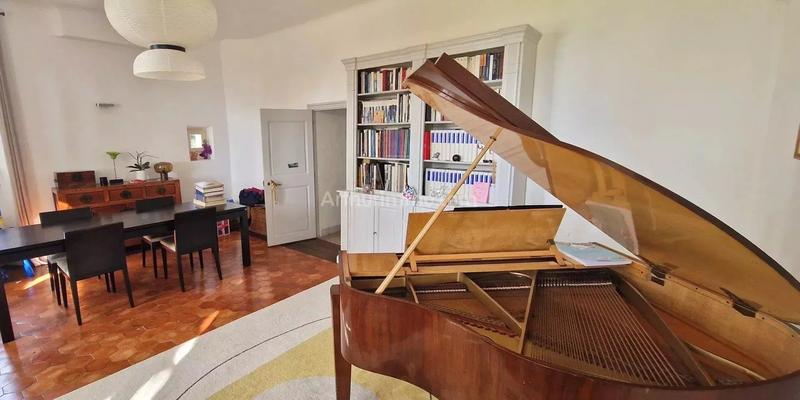 Maison - 433 m² - 15 pièces