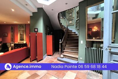 Maison - 230 m² - 7 pièces