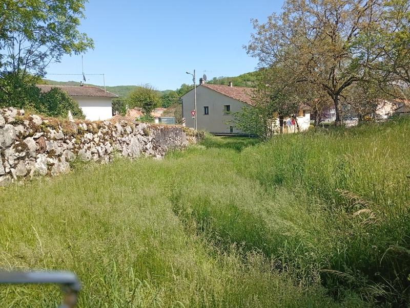 Terrain constructible - 1 100 m²