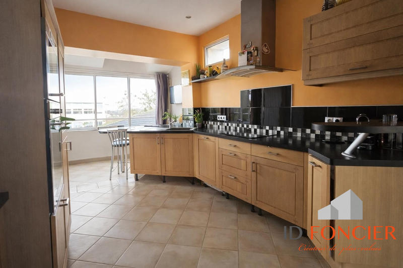Maison - 135 m² - 6 pièces