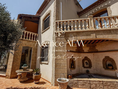 Maison - 230 m² - 8 pièces