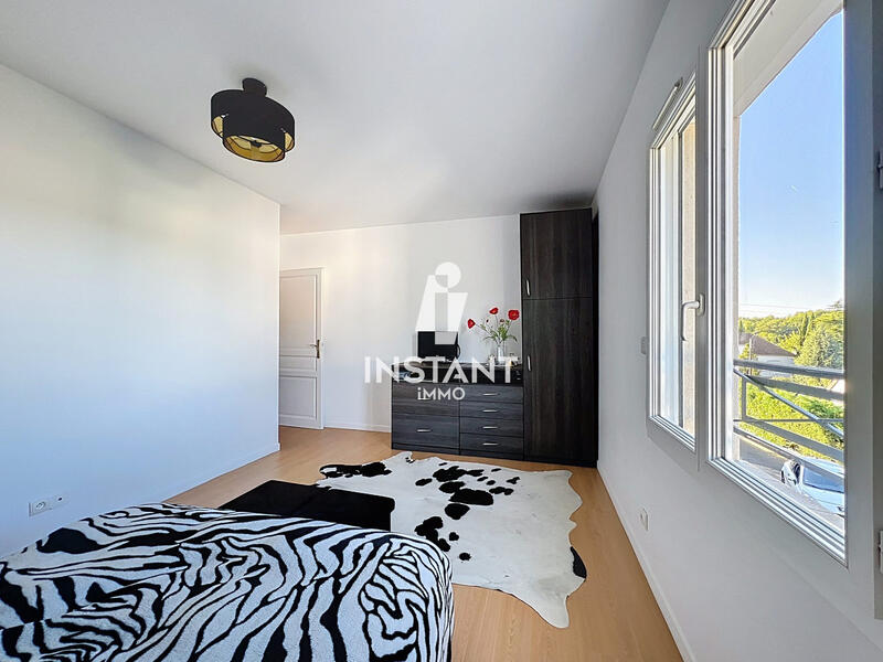 Villa - 238 m² - 9 pièces