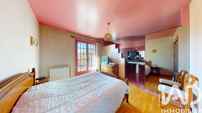 Maison - 245 m² - 8 pièces