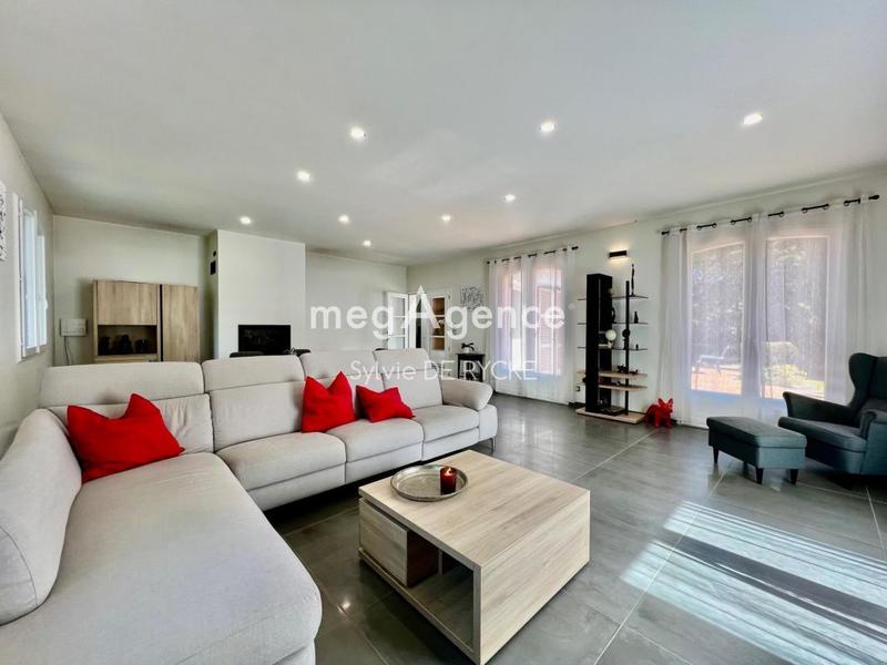 Maison - 202 m² - 7 pièces