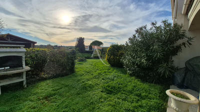 Maison - 247 m² - 8 pièces