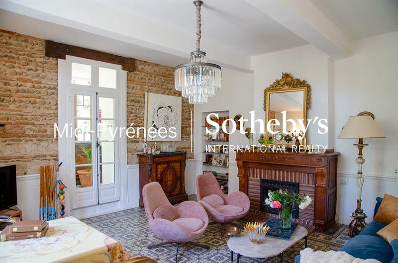 Maison - 300 m² - 11 pièces