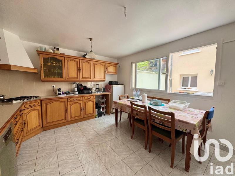 Maison - 203 m² - 10 pièces