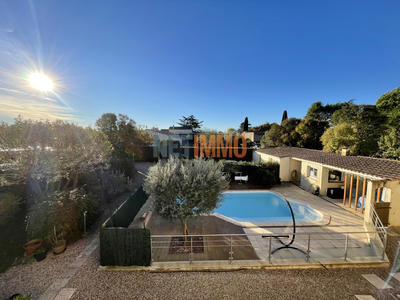 Villa - 200 m² - 9 pièces