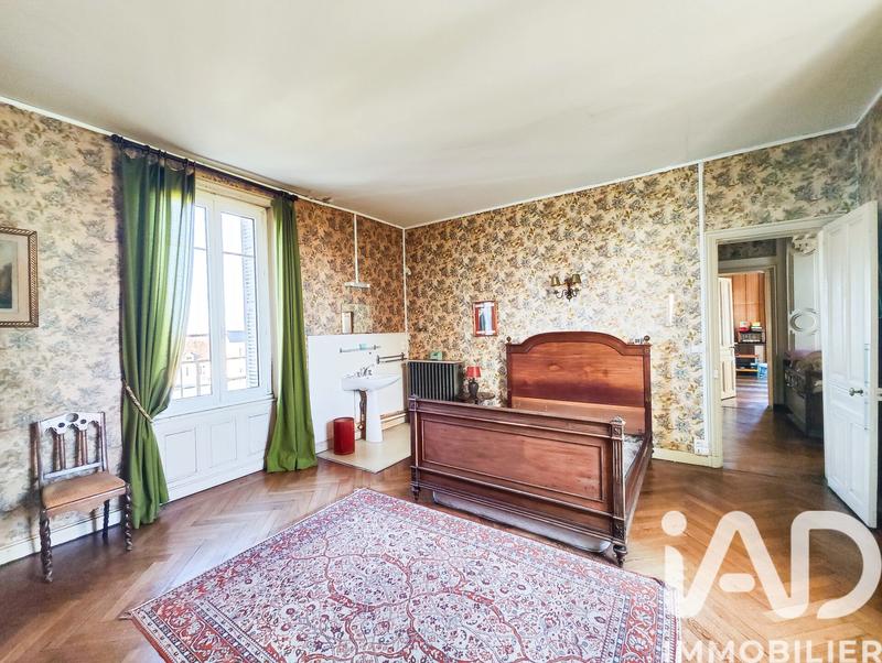 Maison - 256 m² - 9 pièces