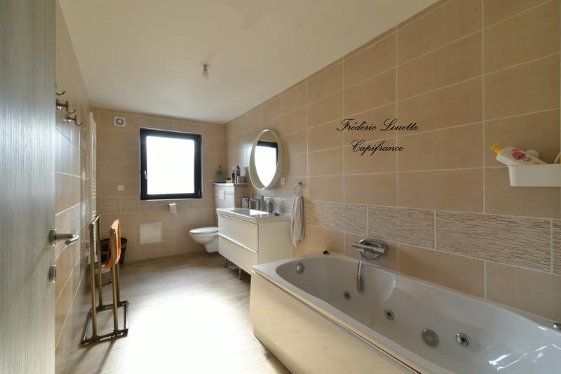 Maison - 230 m² - 7 pièces