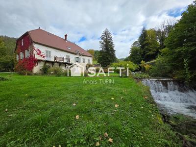 Maison - 180 m² - 9 pièces