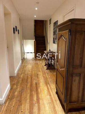 Maison - 229 m² - 9 pièces