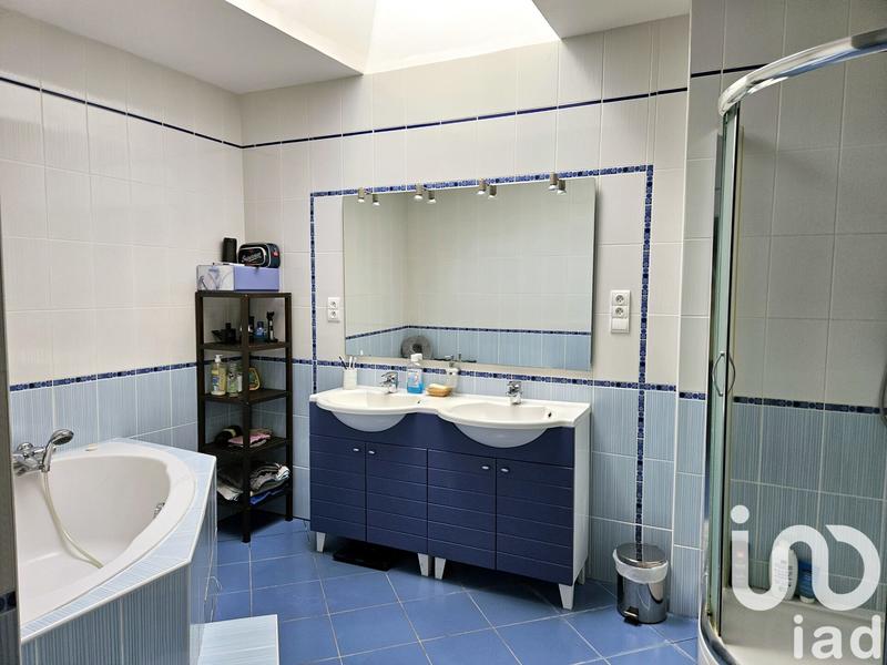 Maison - 238 m² - 7 pièces