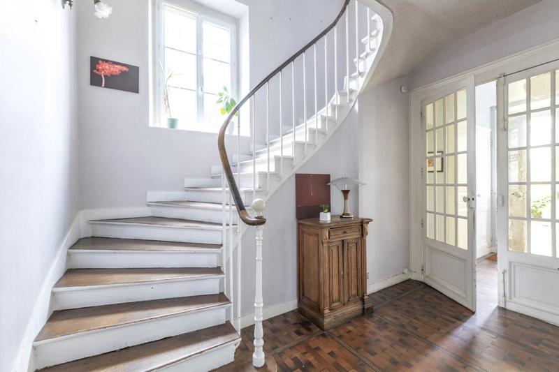 Maison - 273 m² - 9 pièces