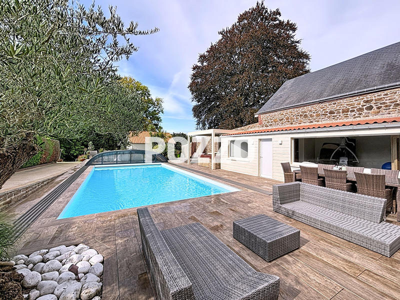Maison - 225 m² - 10 pièces