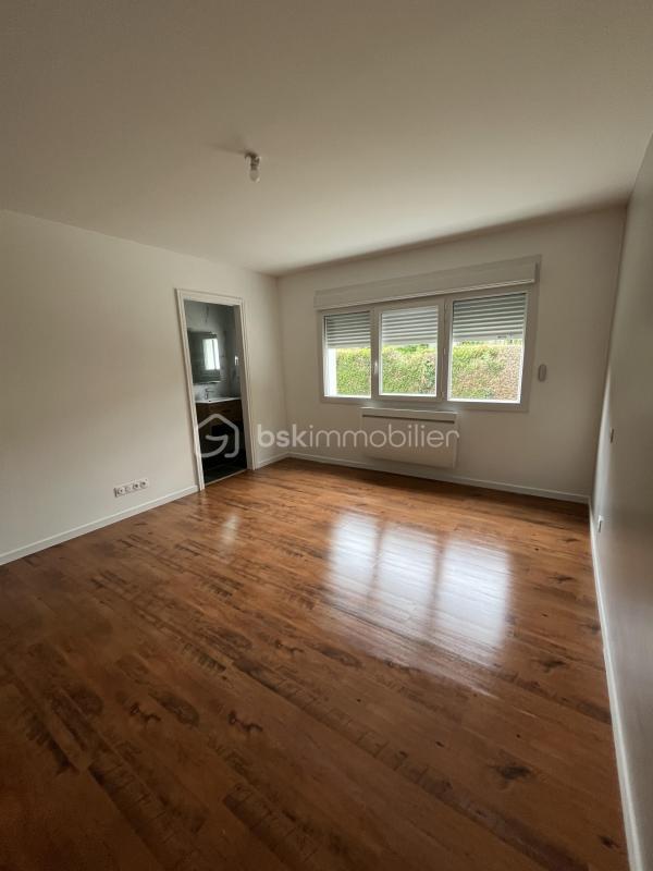 Maison - 182 m² - 7 pièces