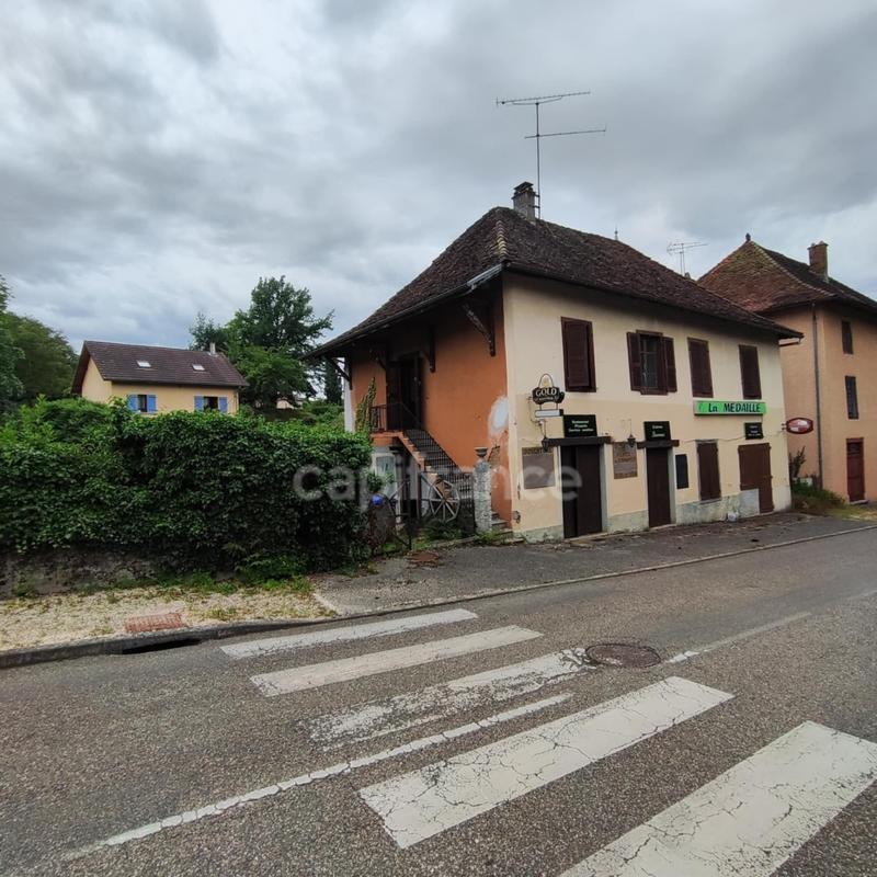 Maison - 200 m² - 2 pièces