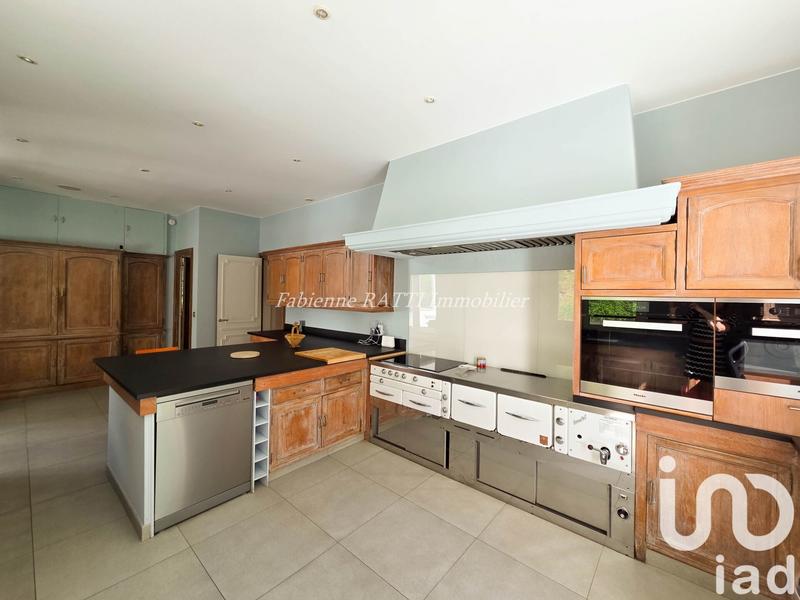 Maison - 410 m² - 9 pièces