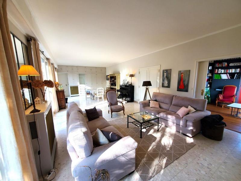 Maison - 285 m² - 8 pièces