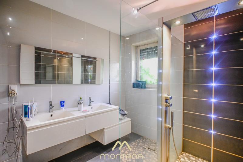 Maison - 230 m² - 7 pièces