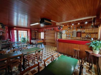 Maison - 250 m² - 10 pièces