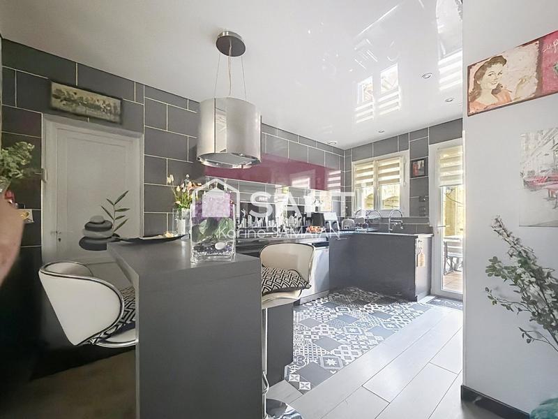 Maison - 207 m² - 8 pièces