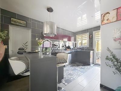 Maison - 207 m² - 8 pièces