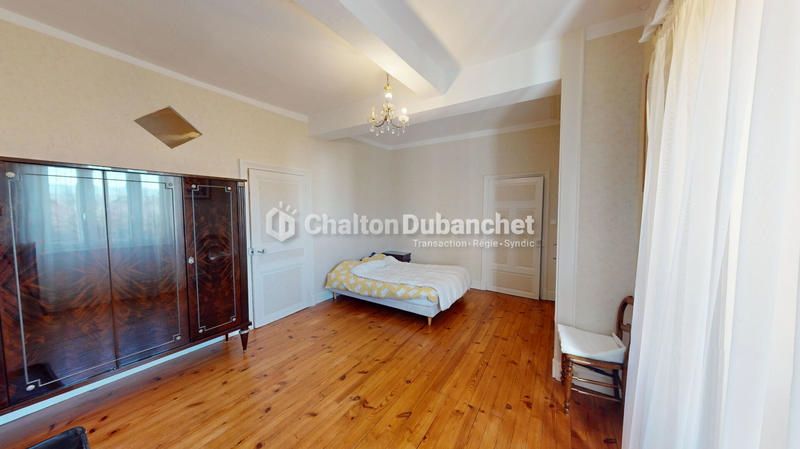 Maison - 280 m² - 9 pièces