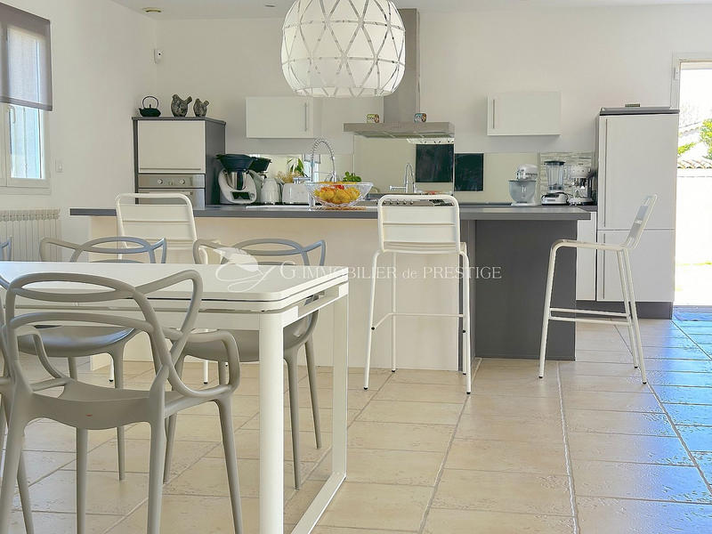 Maison - 2 001 m² - 4 pièces