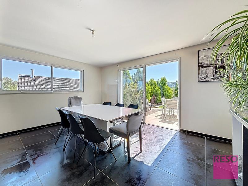 Maison - 145 m² - 6 pièces