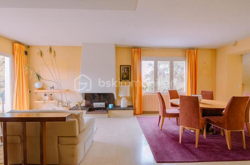 Maison traditionnelle - 222 m² - 6 pièces