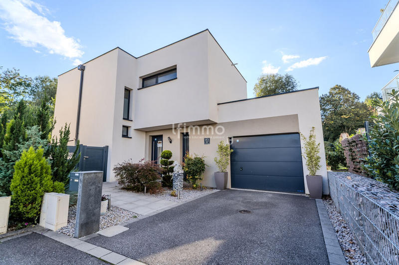 Maison - 98 m² - 4 pièces