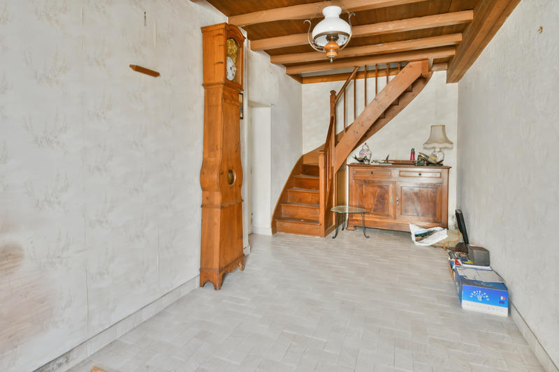 Maison - 220 m² - 12 pièces