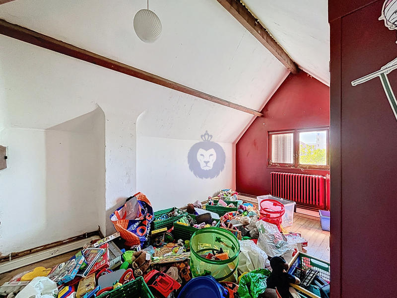 Maison - 216 m² - 8 pièces