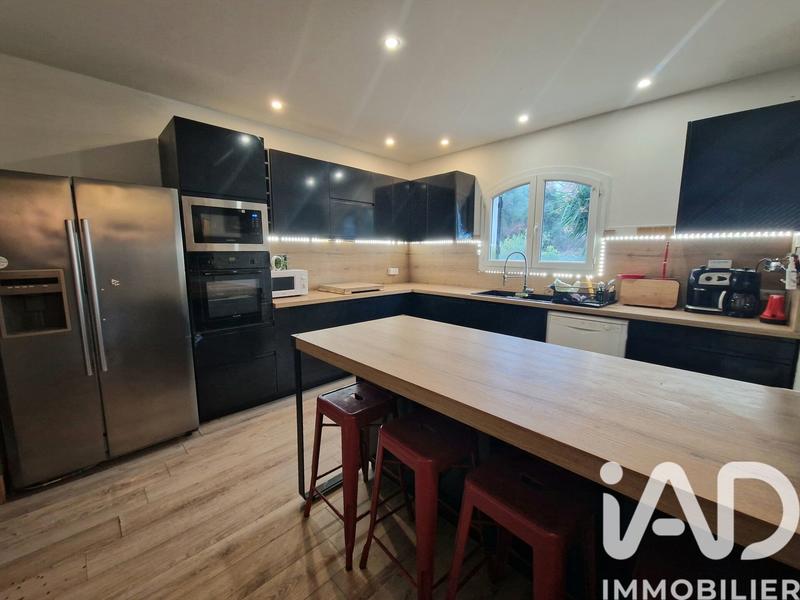 Maison - 300 m² - 9 pièces