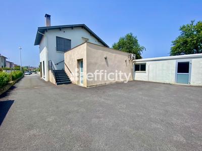 Maison - 211 m² - 6 pièces