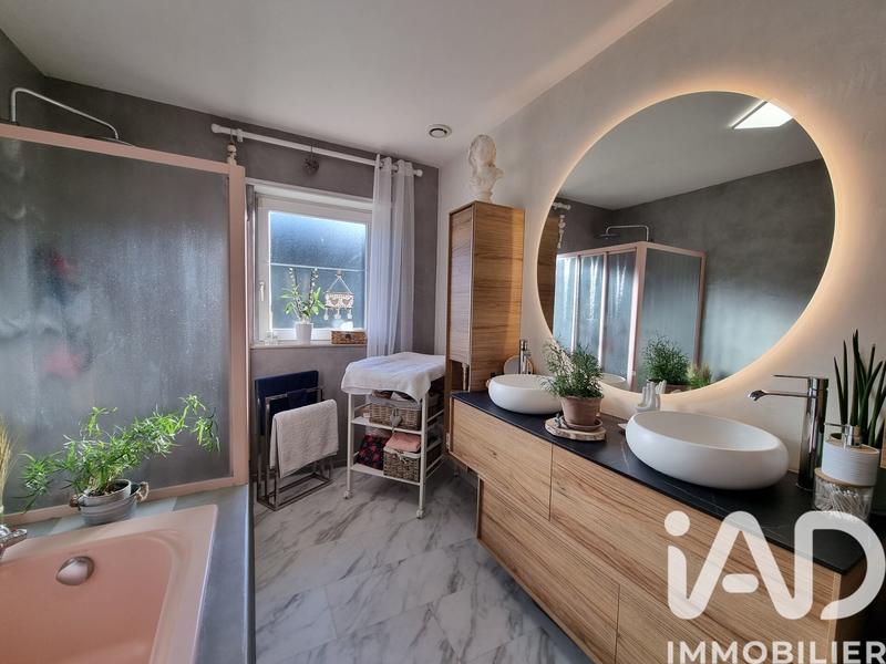 Maison - 180 m² - 7 pièces