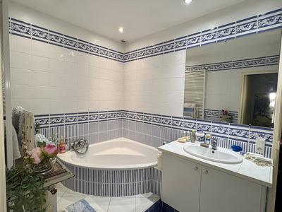 Appartement ancien - 101 m² - 3 pièces