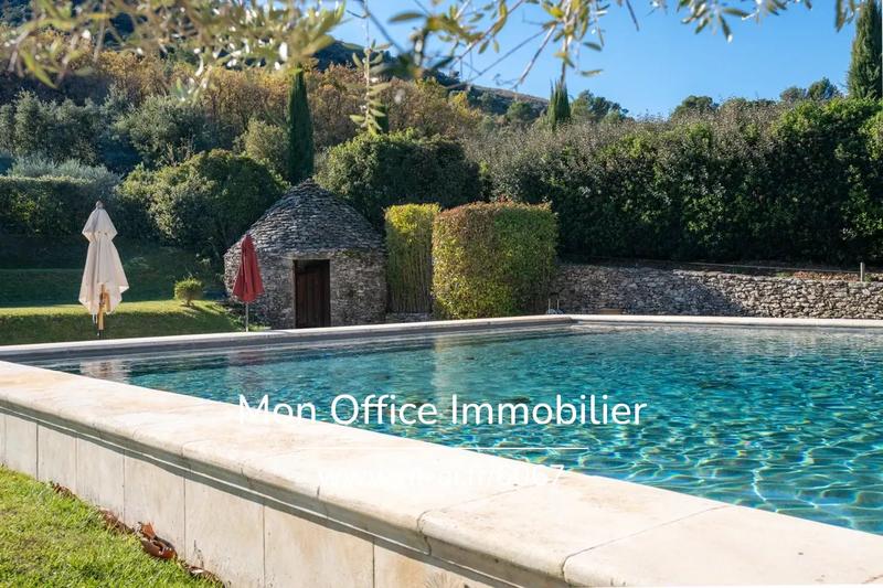 Propriété - 426 m² - 12 pièces