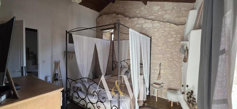 Maison - 327 m² - 9 pièces