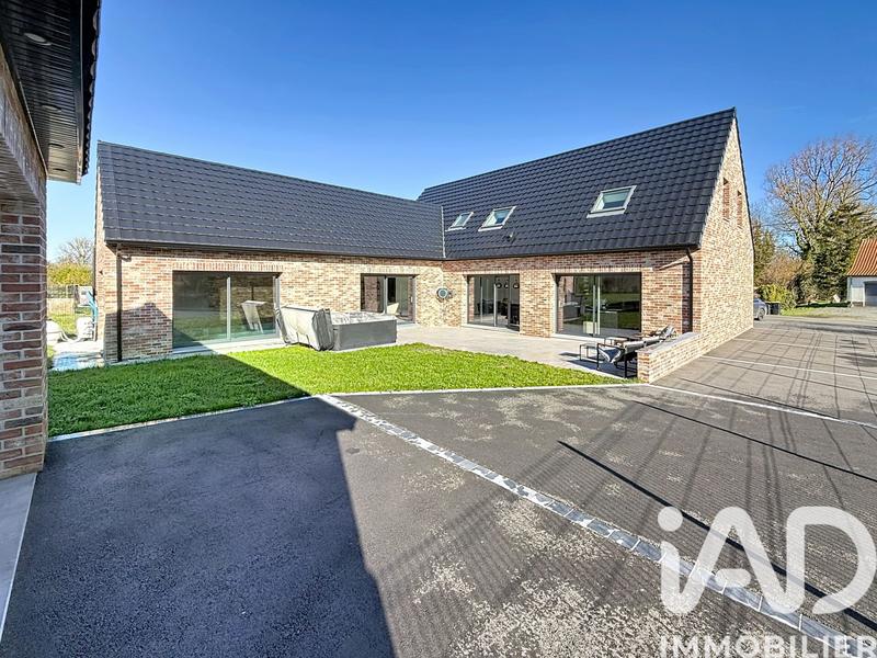 Maison - 255 m² - 7 pièces