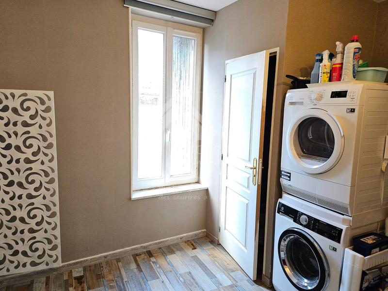 Maison - 230 m² - 9 pièces