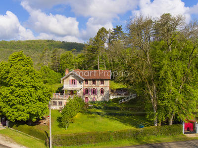 Maison - 288 m² - 9 pièces