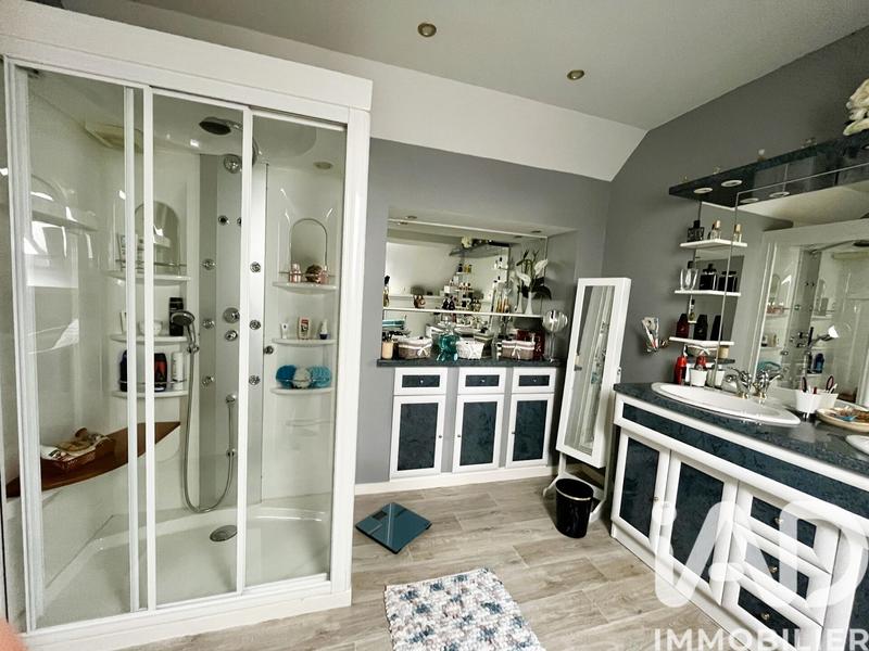 Maison - 325 m² - 13 pièces