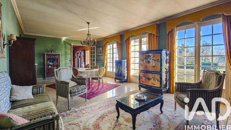 Maison - 255 m² - 9 pièces